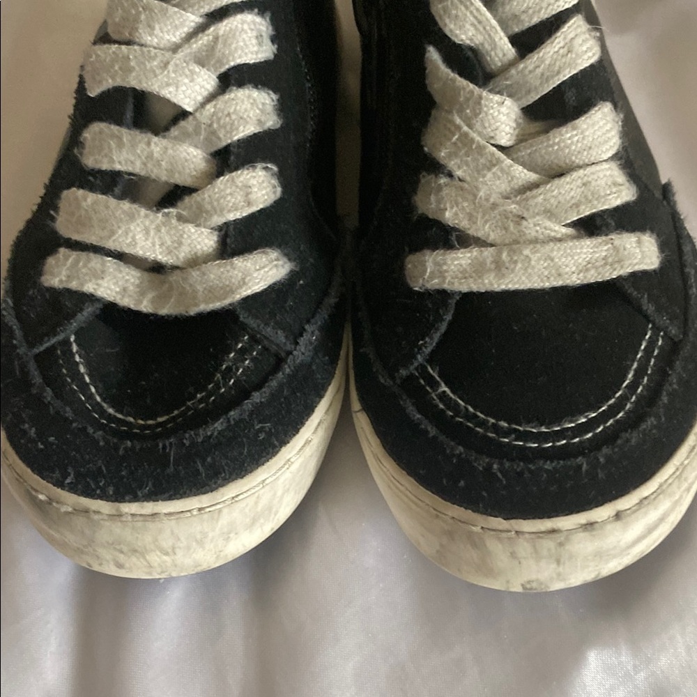 Black and White High-Top Sneakers with Contrast Laces - Picture 6 of 8